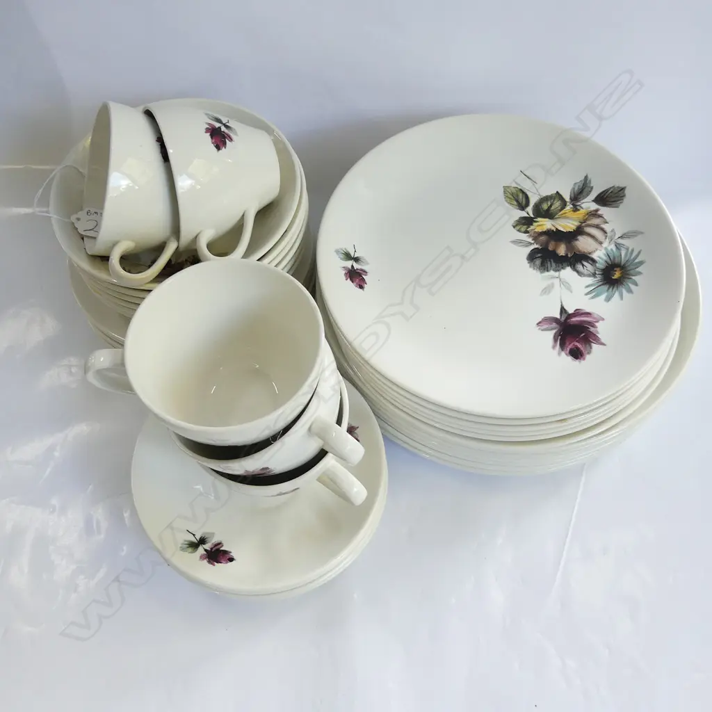 KELSTON POTTERIES PART TEA/DINNER SET Image 1++