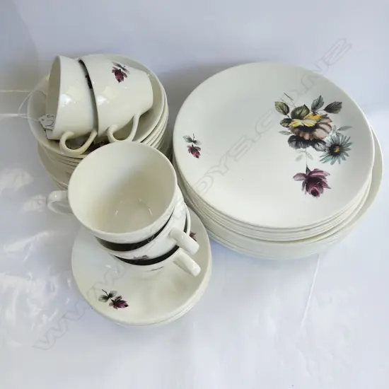 KELSTON POTTERIES PART TEA/DINNER SET