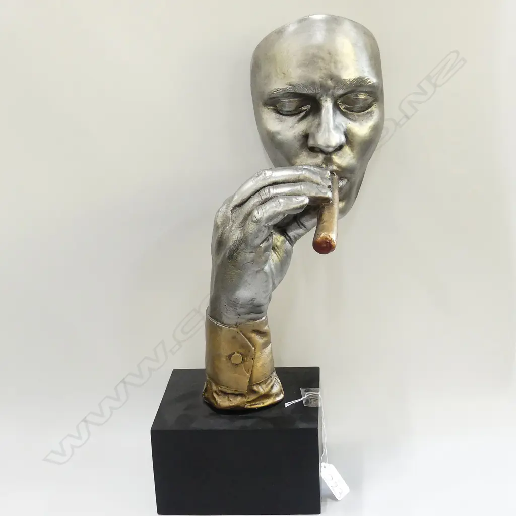 SMOKING CIGAR SCULPTURE Image 1++