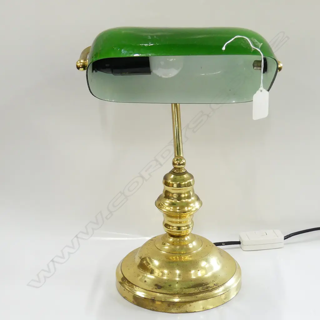 BRASS & GREEN GLASS BANKERS LAMP Image 1++