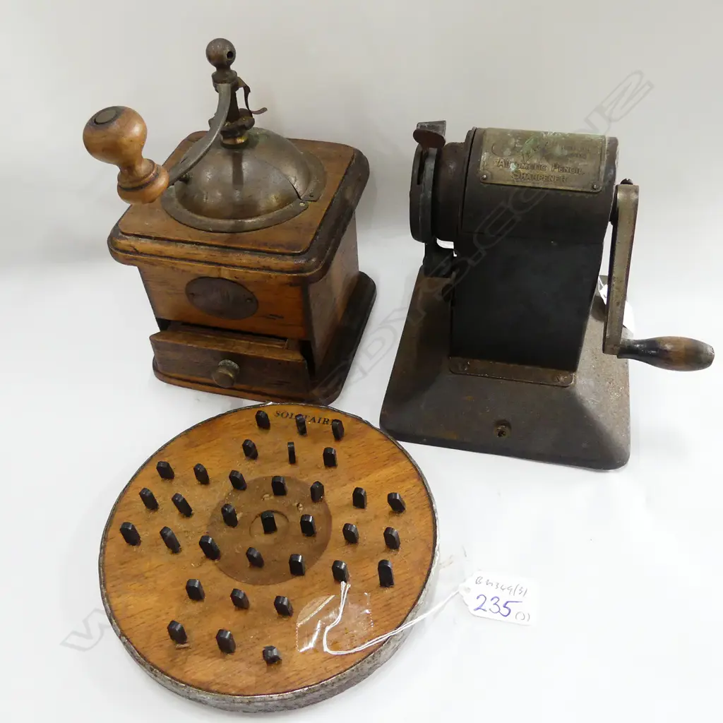VINTAGE PENCIL SHARPENER/MILL +SOLITAIRE BOARD GAME Image 1++