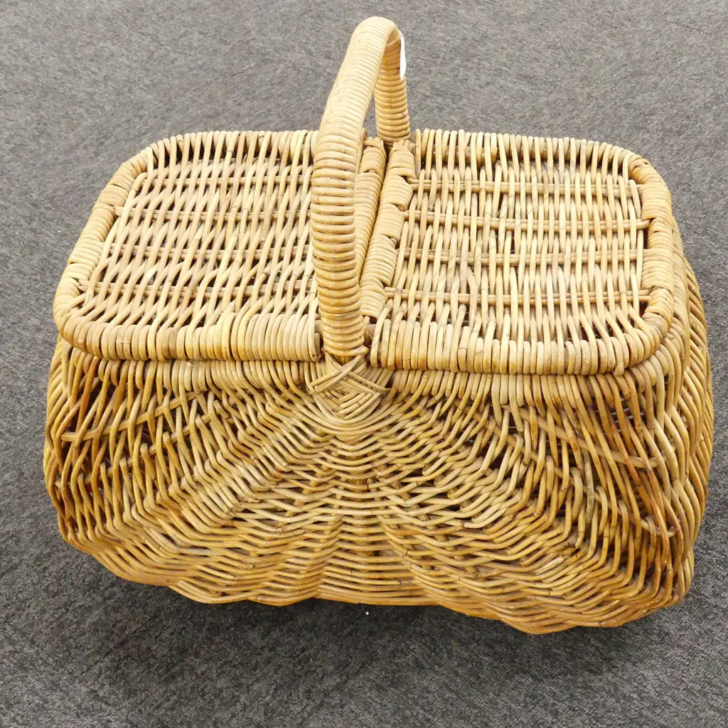 CANE BASKET  Image 1++