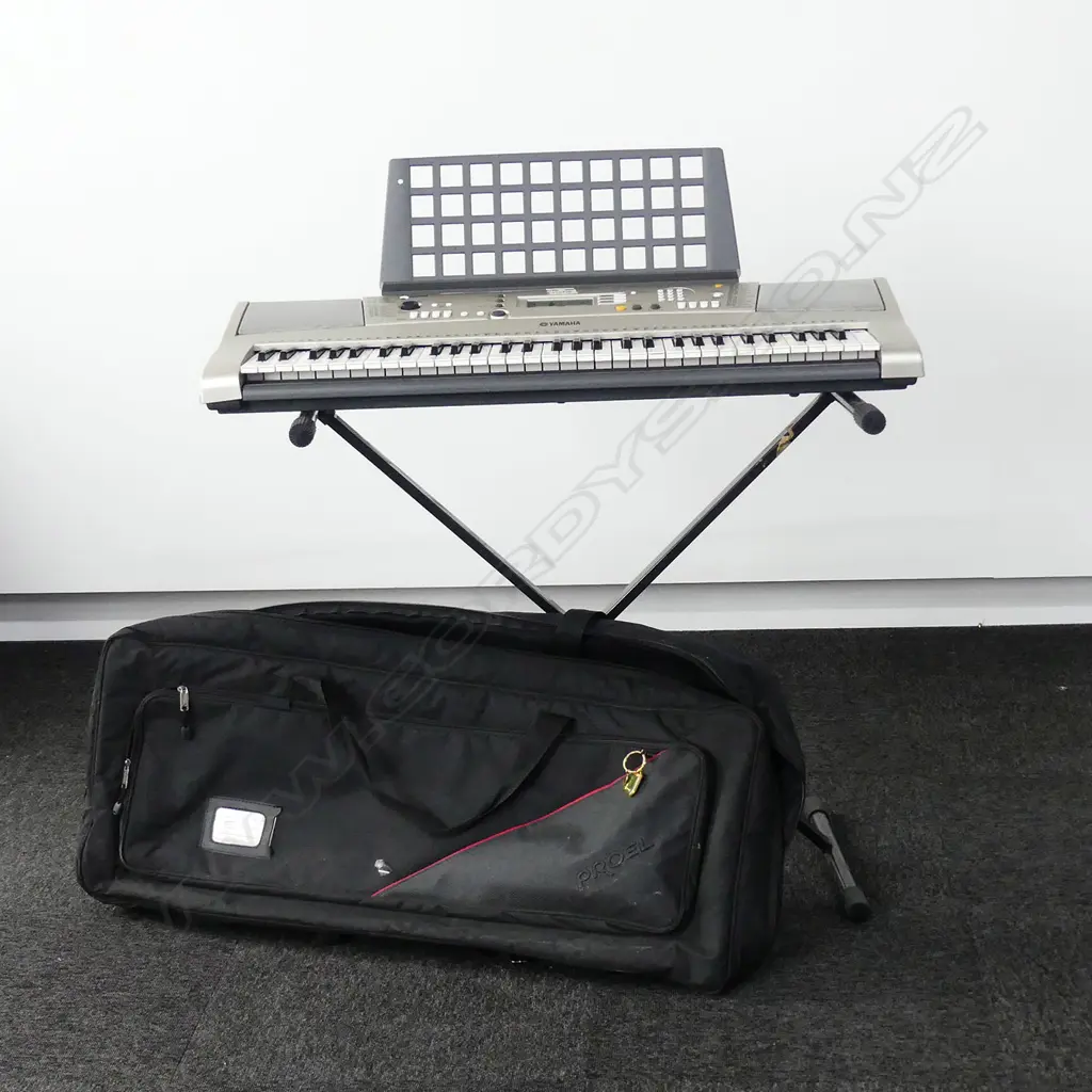 YAMAHA ELECTRONIC KEYBOARD AND STAND & CASE Image 1++