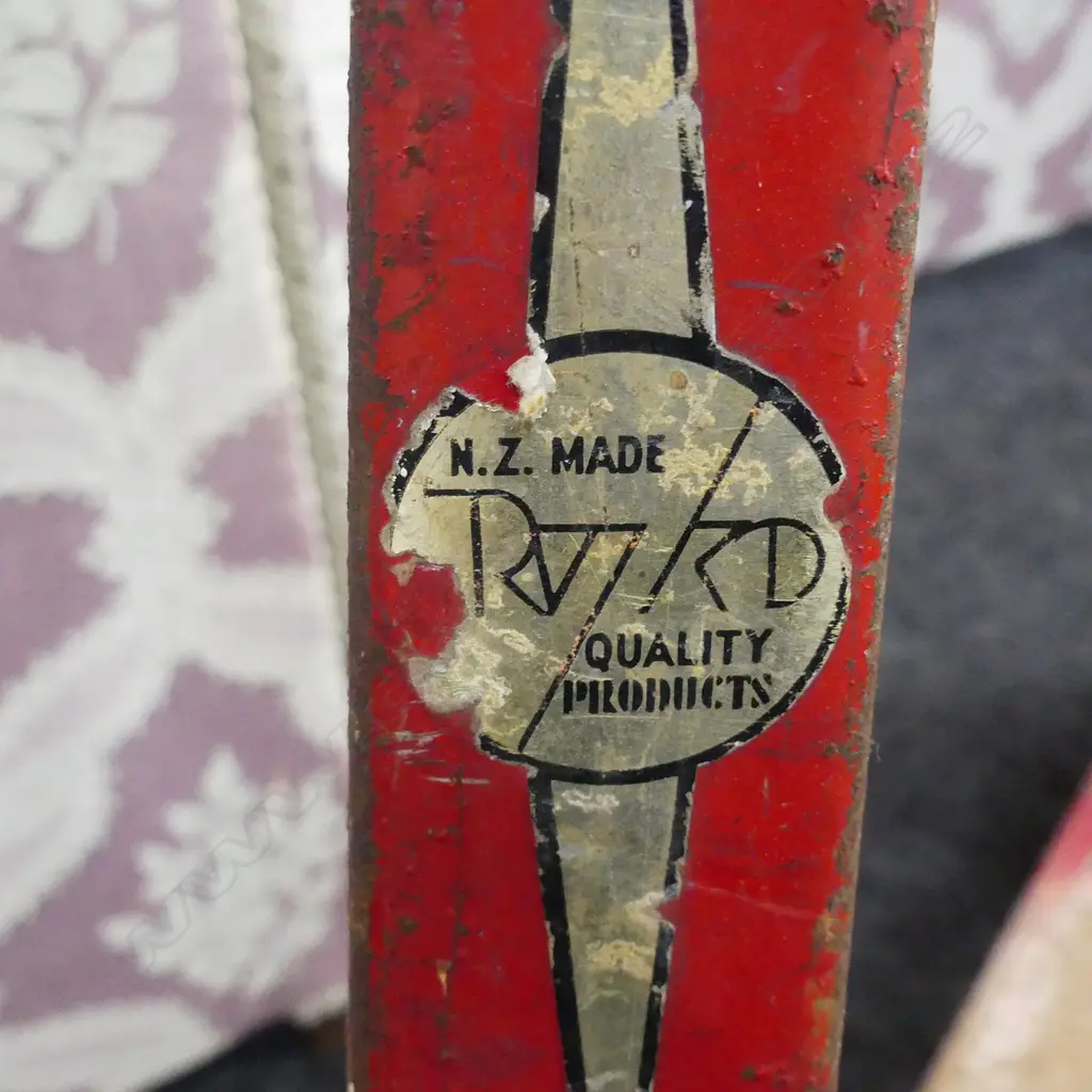 VINTAGE NZ-MADE CHILD'S SCOOTER Image 1++