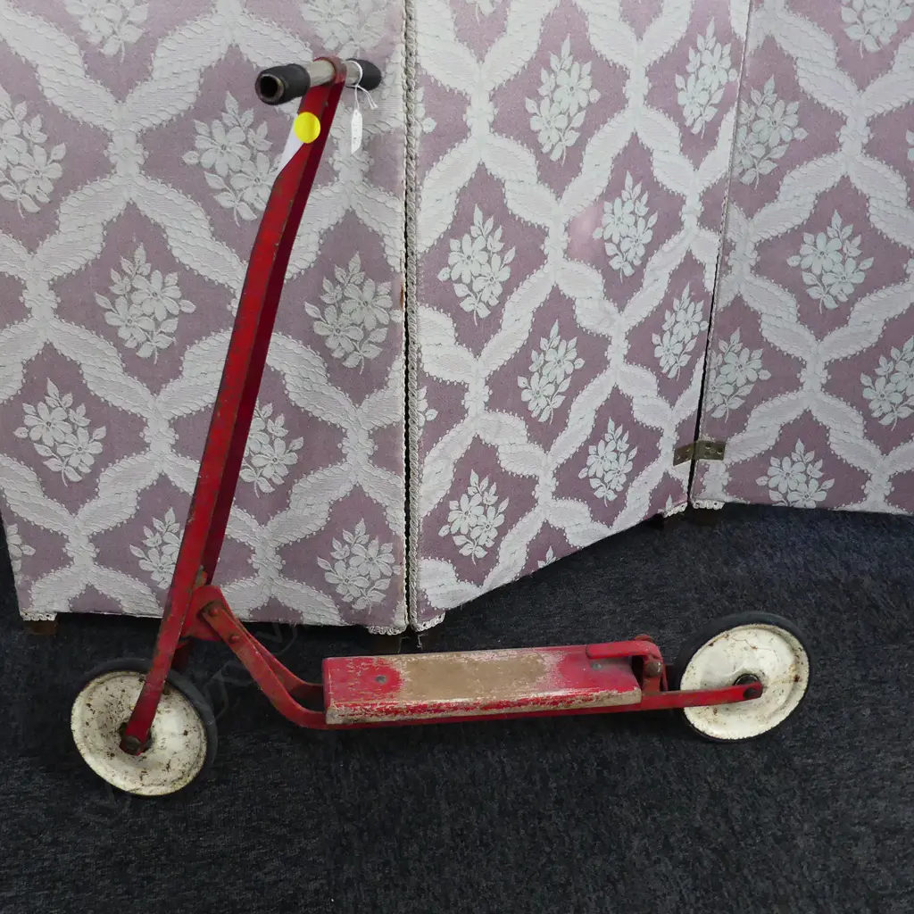 VINTAGE NZ-MADE CHILD'S SCOOTER Image 1++