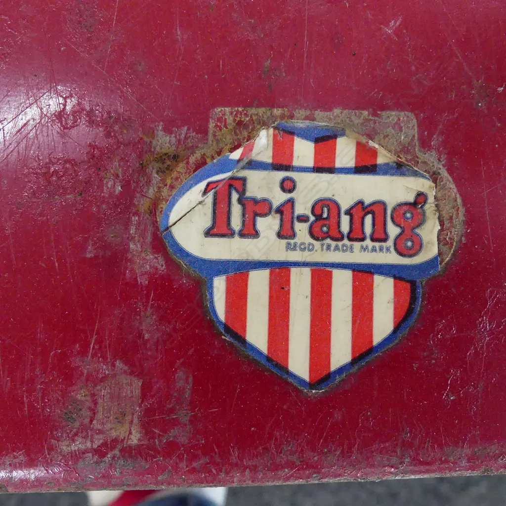 TRI-ANG CHILD'S VINTAGE TIN WHEELBARROW Image 1++