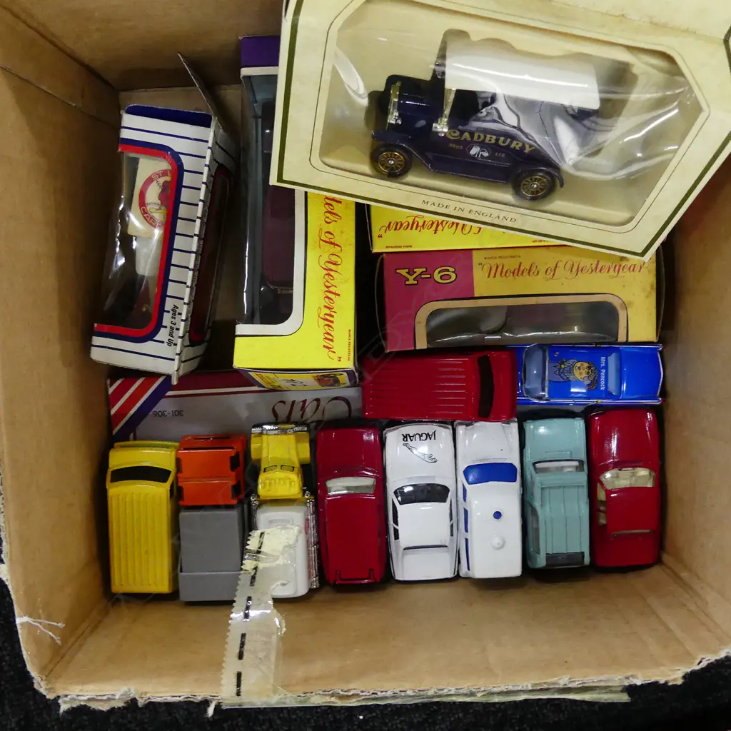 BOX OF VINTAGE MATCHBOX TOYS ETC Image 1++
