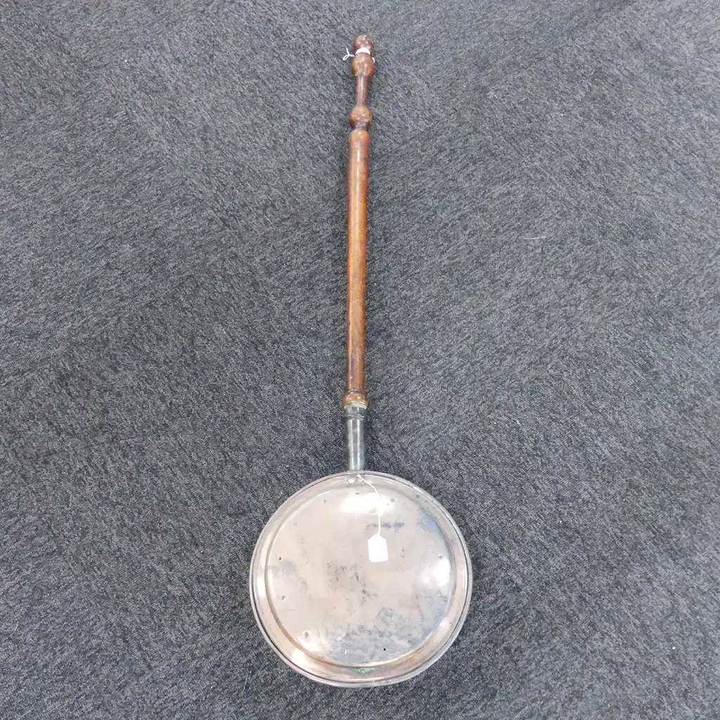 VICTORIAN COOPER BED WARMING PAN TURNED HANDLE Image 1++