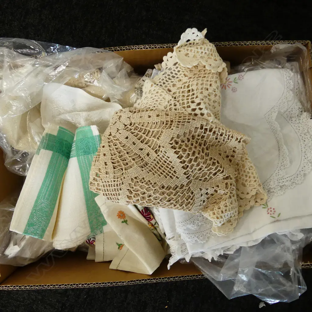 BOX OF LINEN ETC. Image 1++
