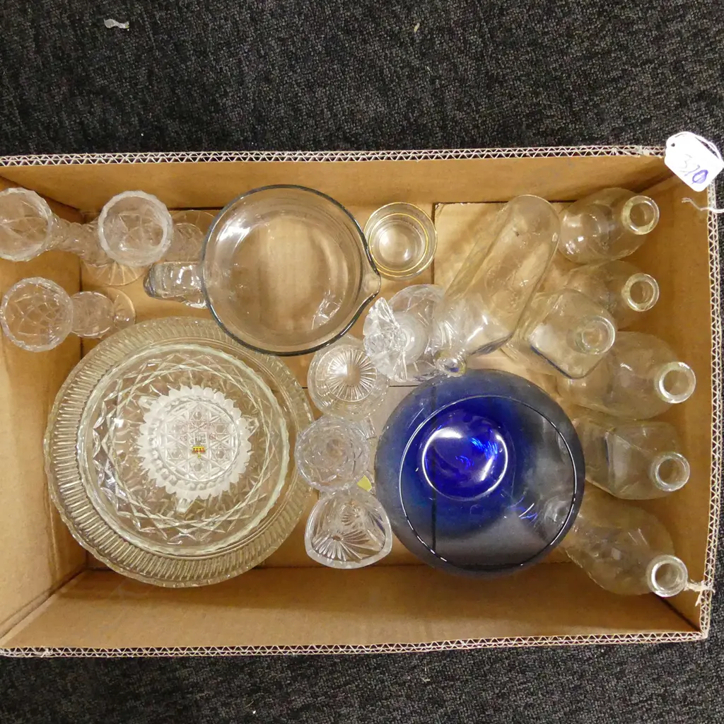 BOX OF GLASSWARE - CRYSTAL ETC. Image 1++