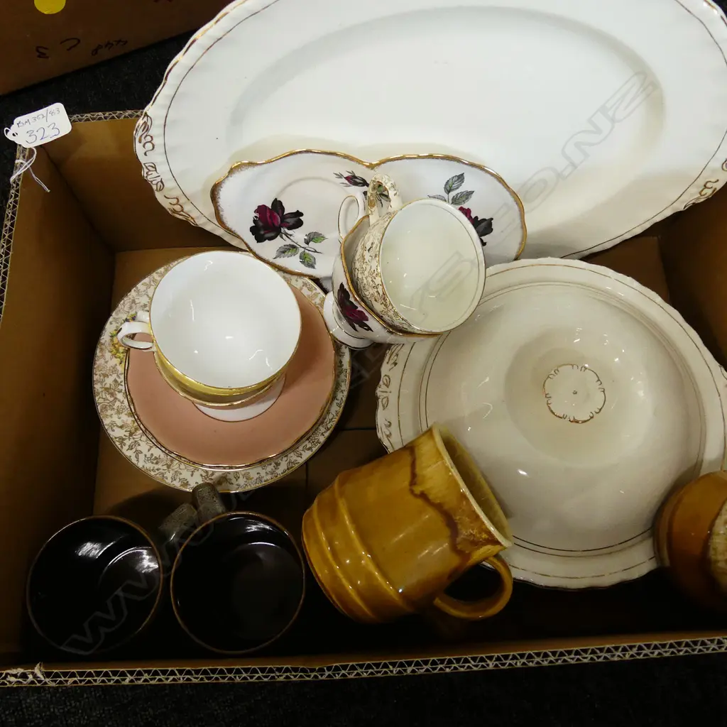 BOX OF CHINA + POTTERY  Image 1++