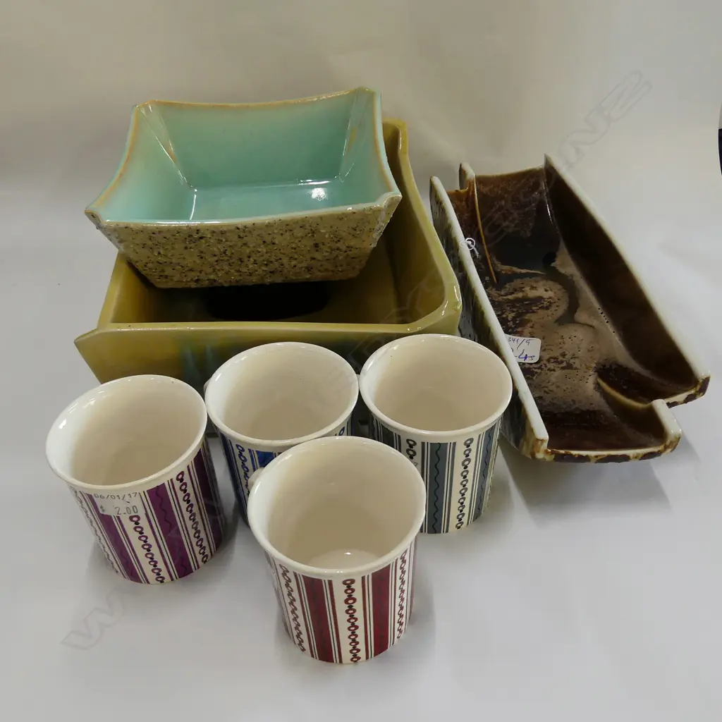3 PCES IKEBANA POTTERY + 4 CUPS Image 1++