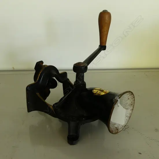 OLD ENGLISH SPONG & CO COFFEE GRINDER HAND OPERATED