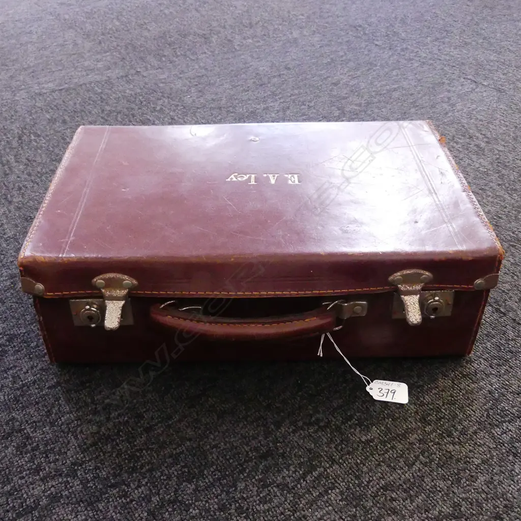 SMALL VINTAGE LEATHER SUITCASE E.A. LEY Image 1++
