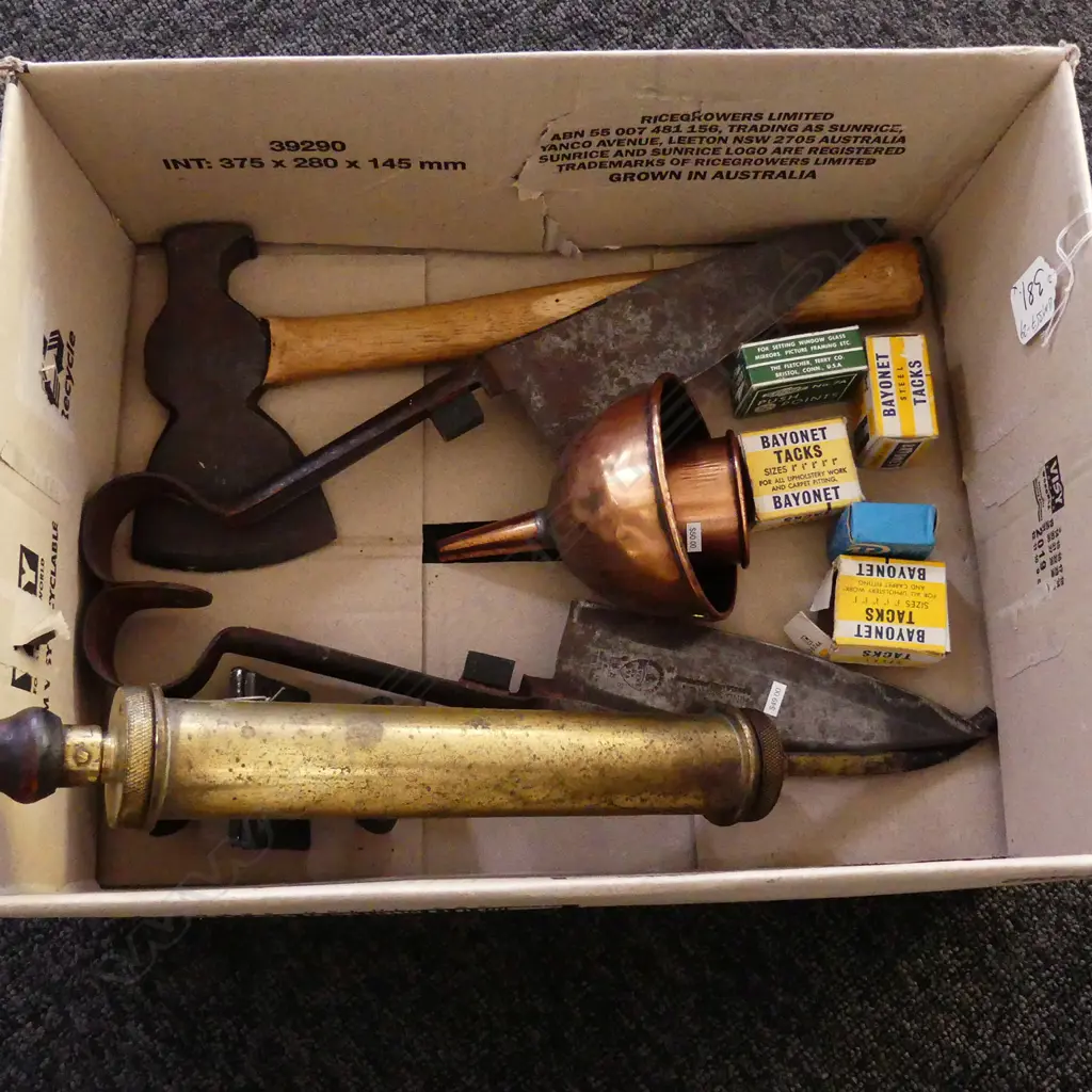 BOX VINTAGE HATCHET, SHEARS, 2 COPPER FUNNELS,  Image 1++
