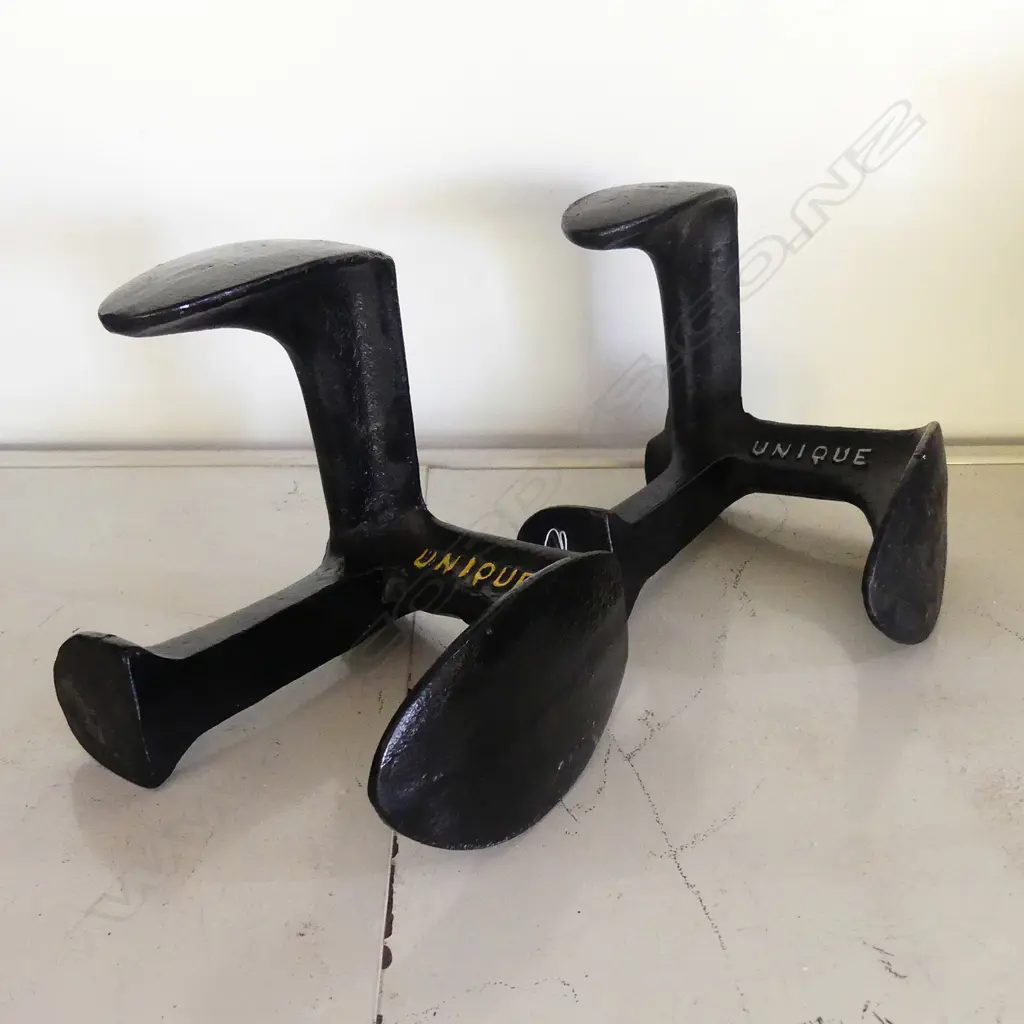 2 OLD CAST IRON 'UNIQUE' SHOE LASTS. 3 WAY Image 1++