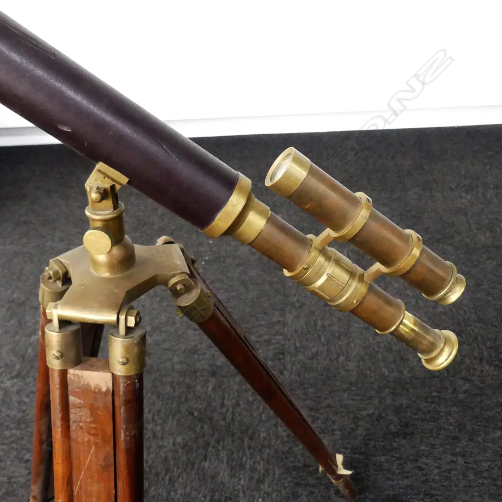 LG BRASS & TEAK TELESCOPE ON TRIPOD BASE, + BAG Image 1++
