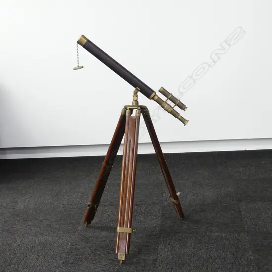 LG BRASS & TEAK TELESCOPE ON TRIPOD BASE, + BAG
