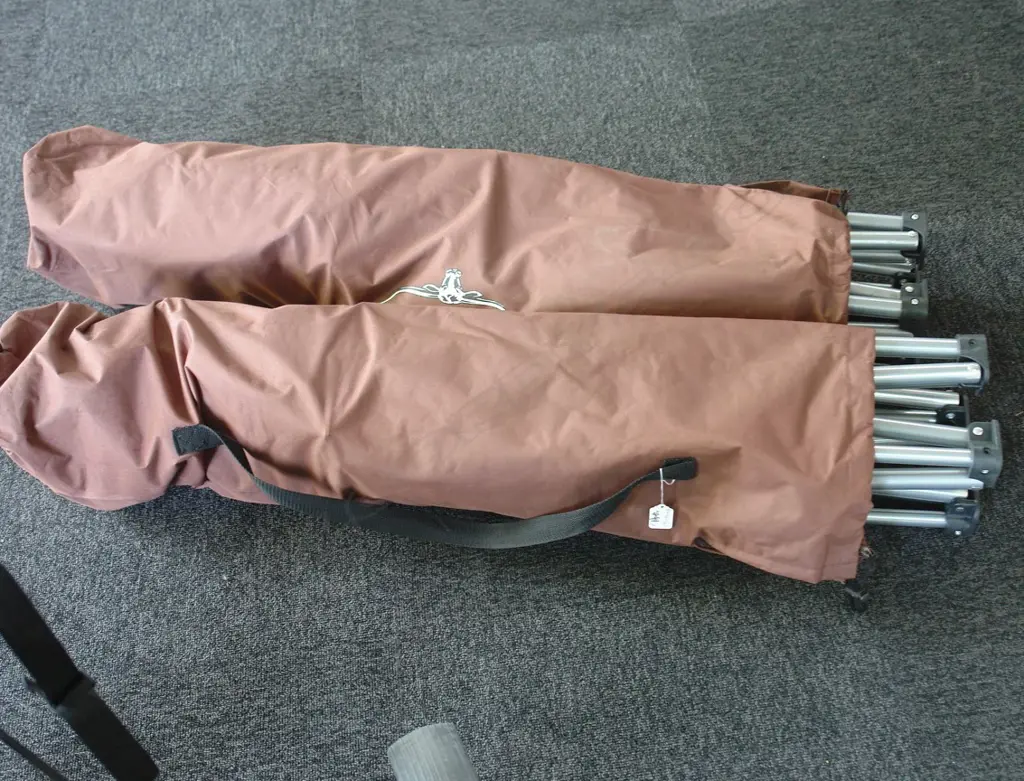 2 OUTDOOR FOLDING CHAIRS Image 1++