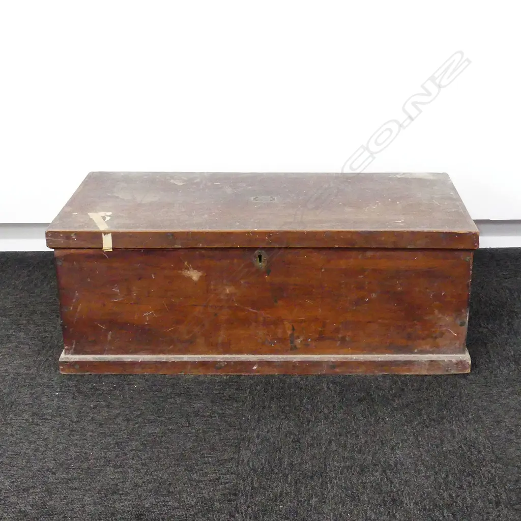 OLD COLONIAL RIMU TRUNK TRUNK Image 1++
