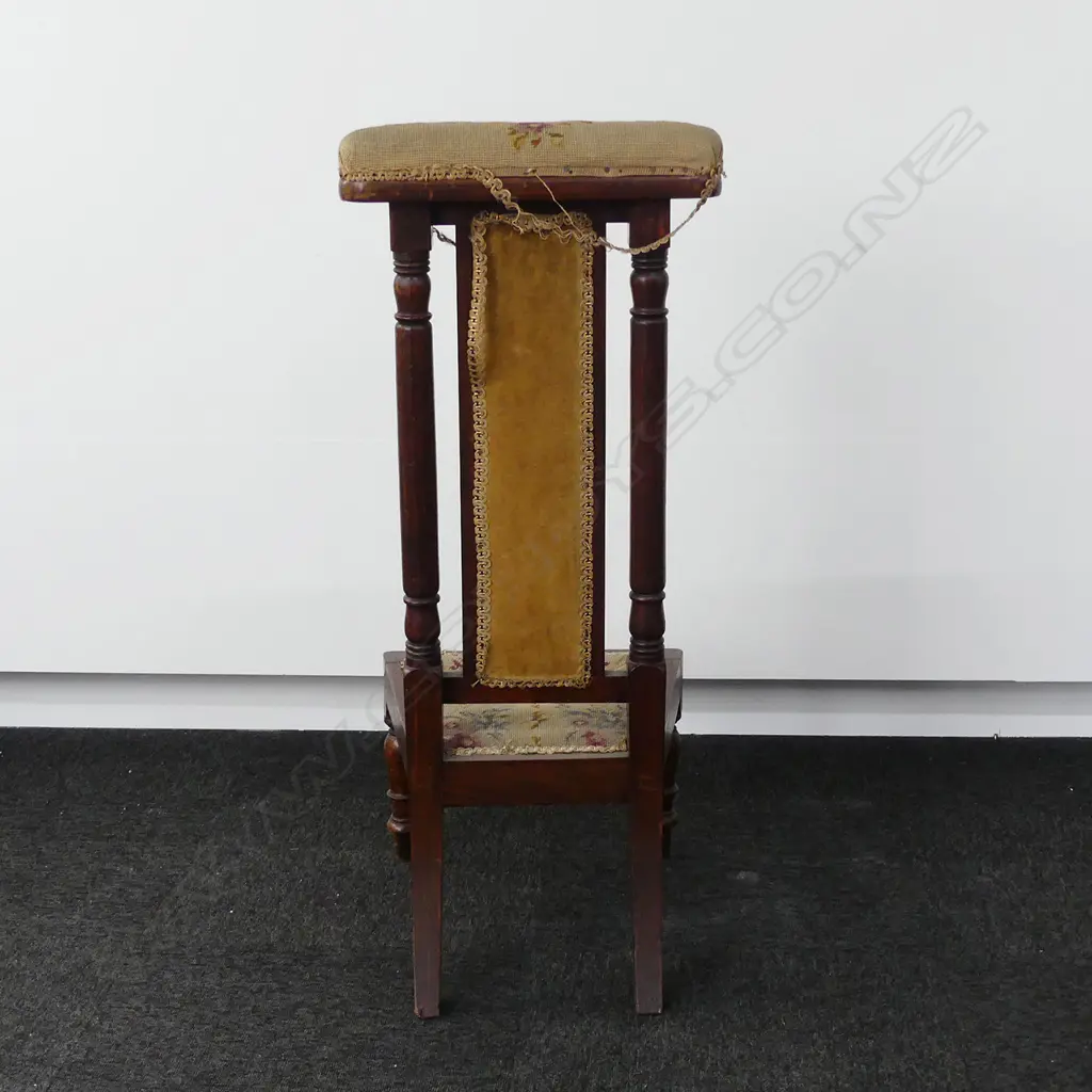  VICT. PRAYER CHAIR, TAPESTRY COVERS Image 1++