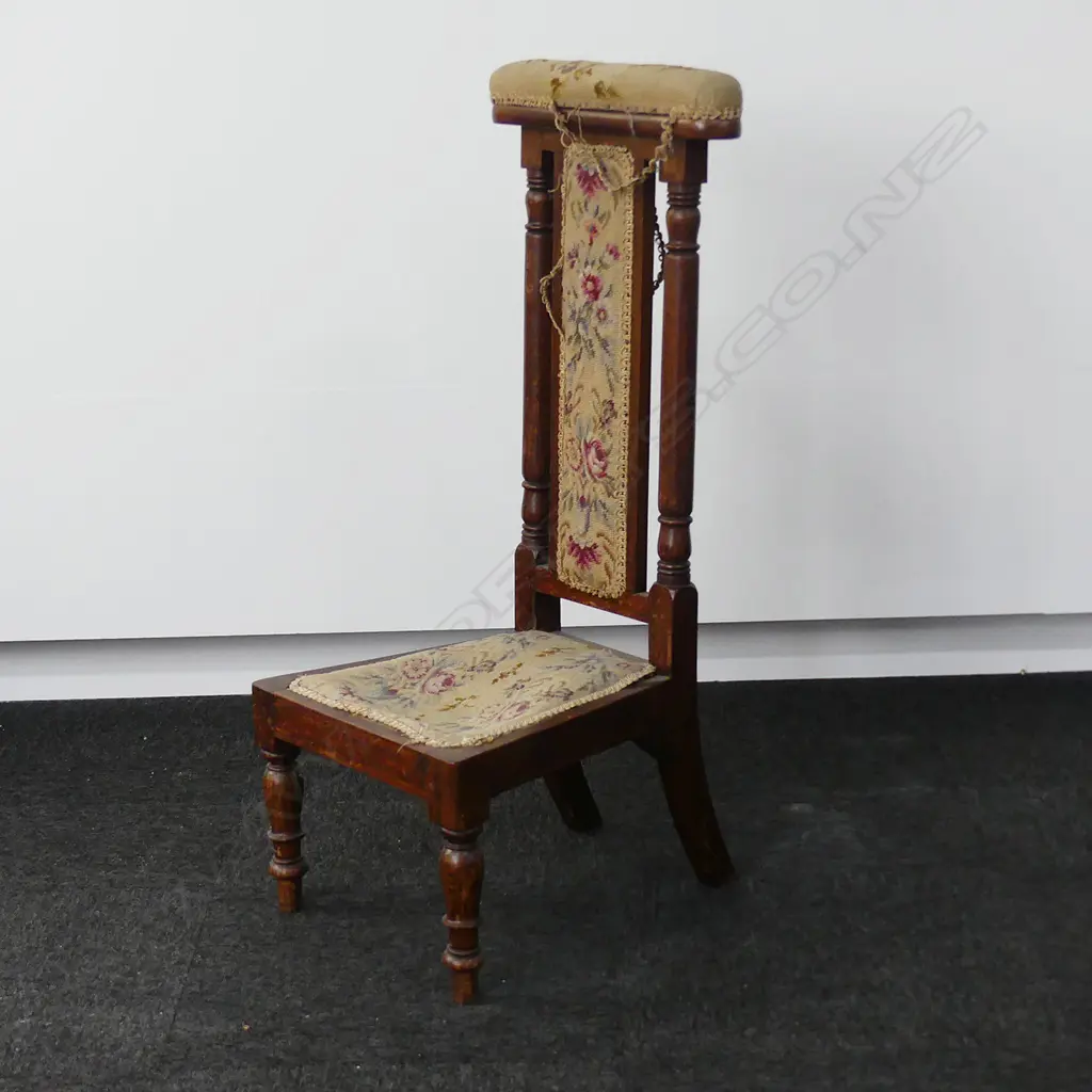  VICT. PRAYER CHAIR, TAPESTRY COVERS Image 1++