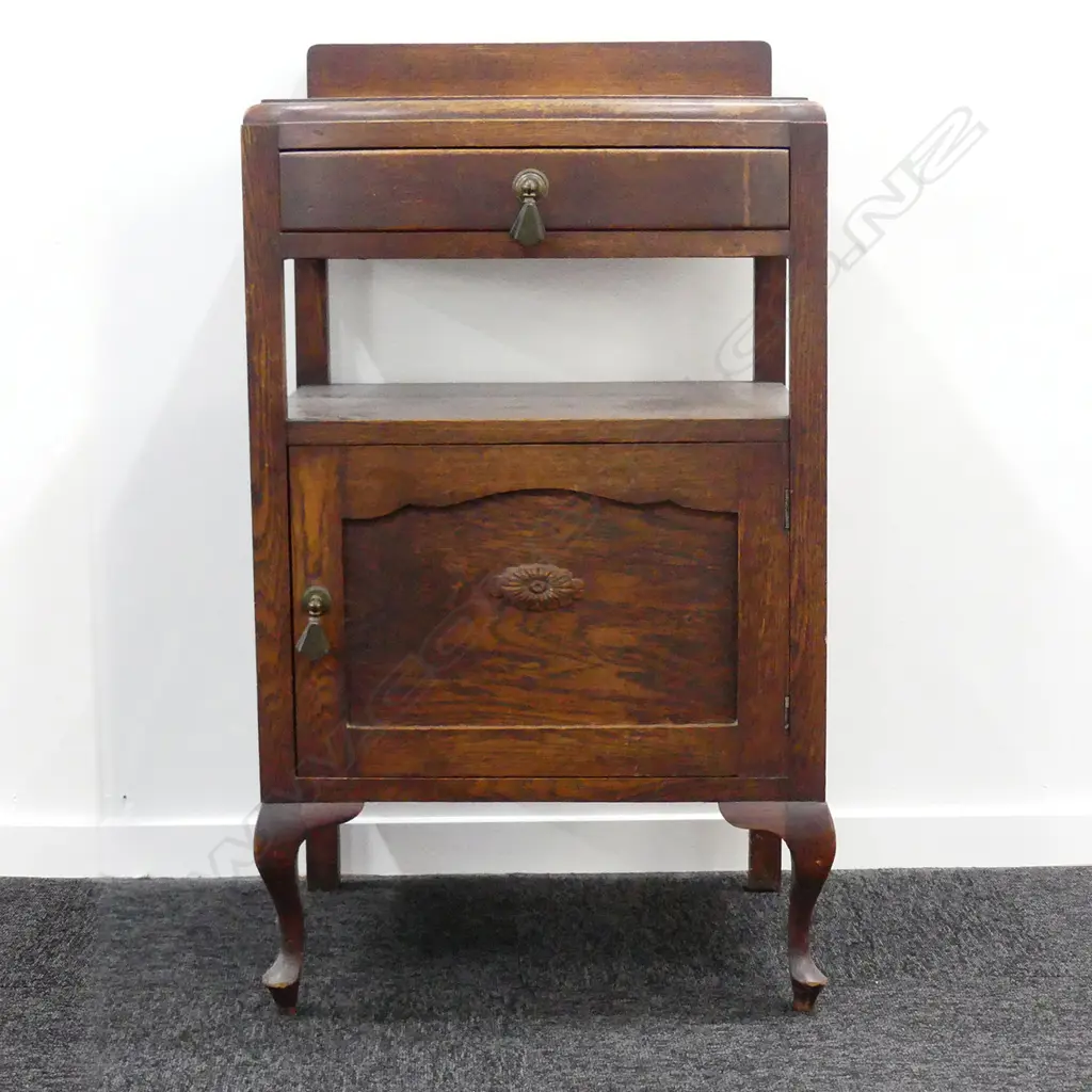 1940'S OAK BEDSIDE CABINET Image 1++