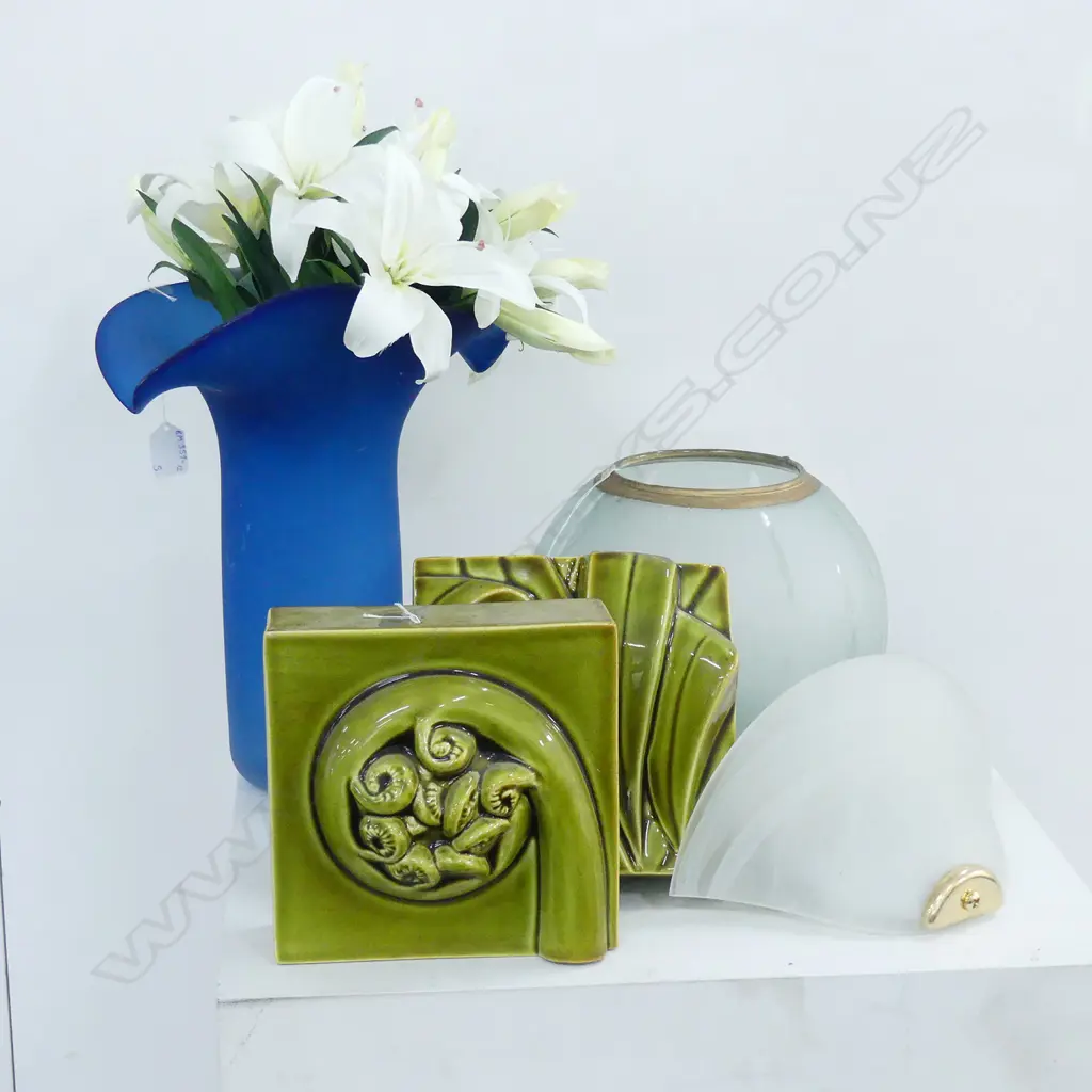 2X LARGE GLASS VASES; GLASS WALL LIGHT; 2X BOB STEINER WALL CERAMICS. AF Image 1++