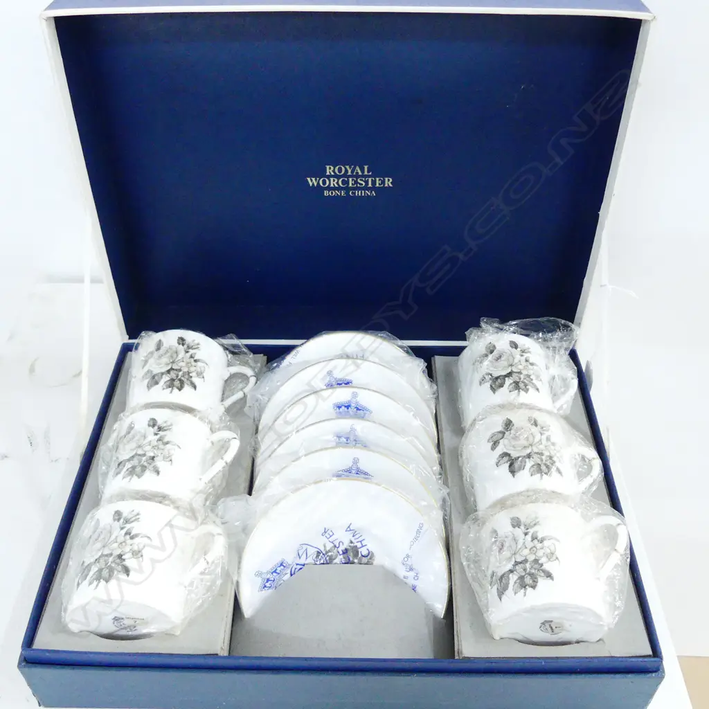 6 ROYAL WORCESTER FLORAL DECORATED DEMI-TASSE CUPS AND SAUCERS IN ORIGINAL BOX  Image 1++