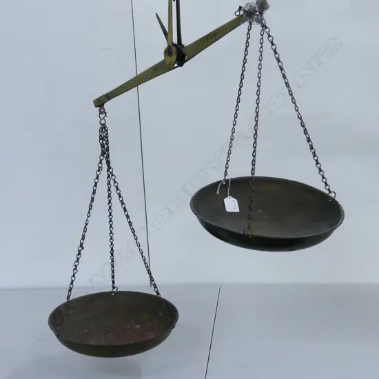 A PAIR OF BRASS HANGING SCALES, NO. 6557, 2KG D250MM