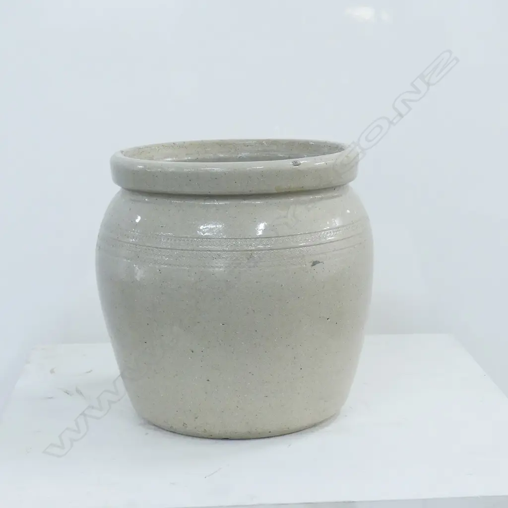 TIMARU POTTERY STONEWARE POT, 260MM Image 1++