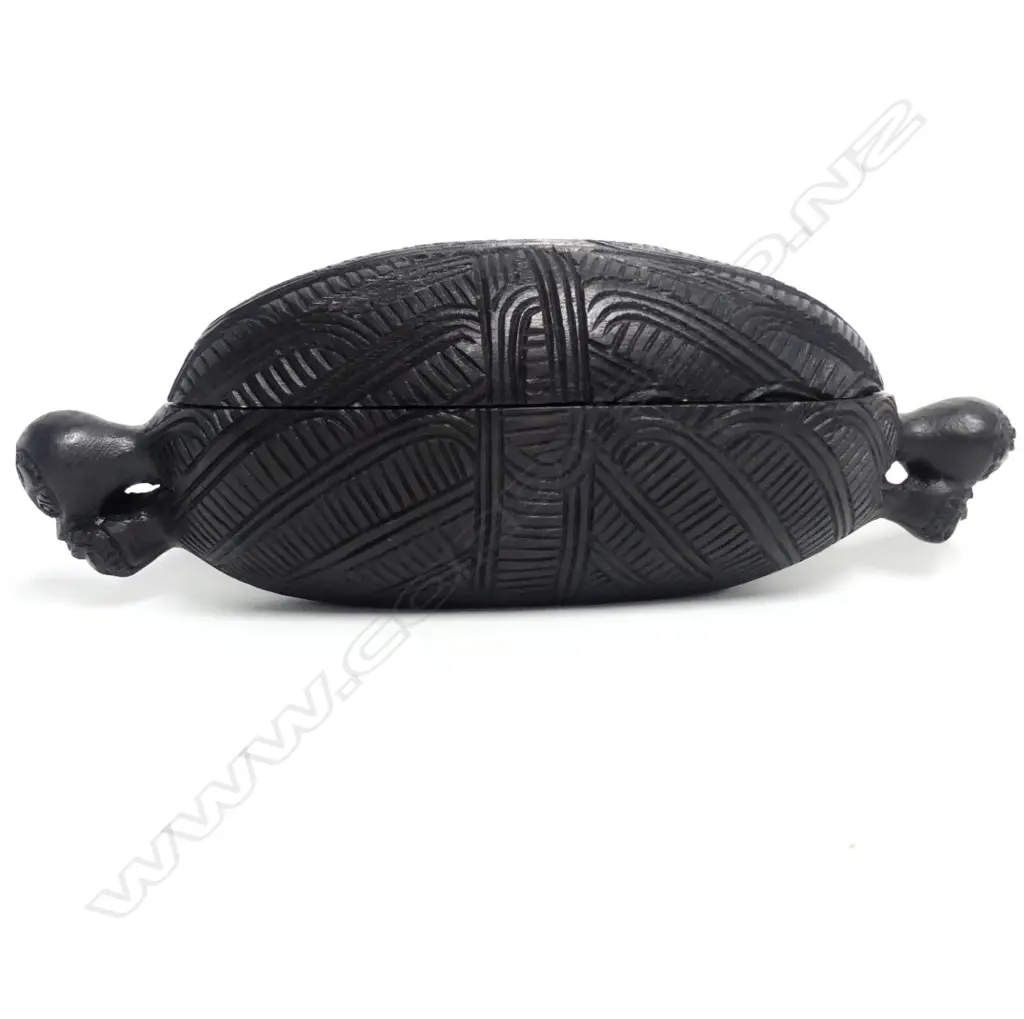 MODERN CARVED MODERN WAKA HUIA, L.340MM Image 1++