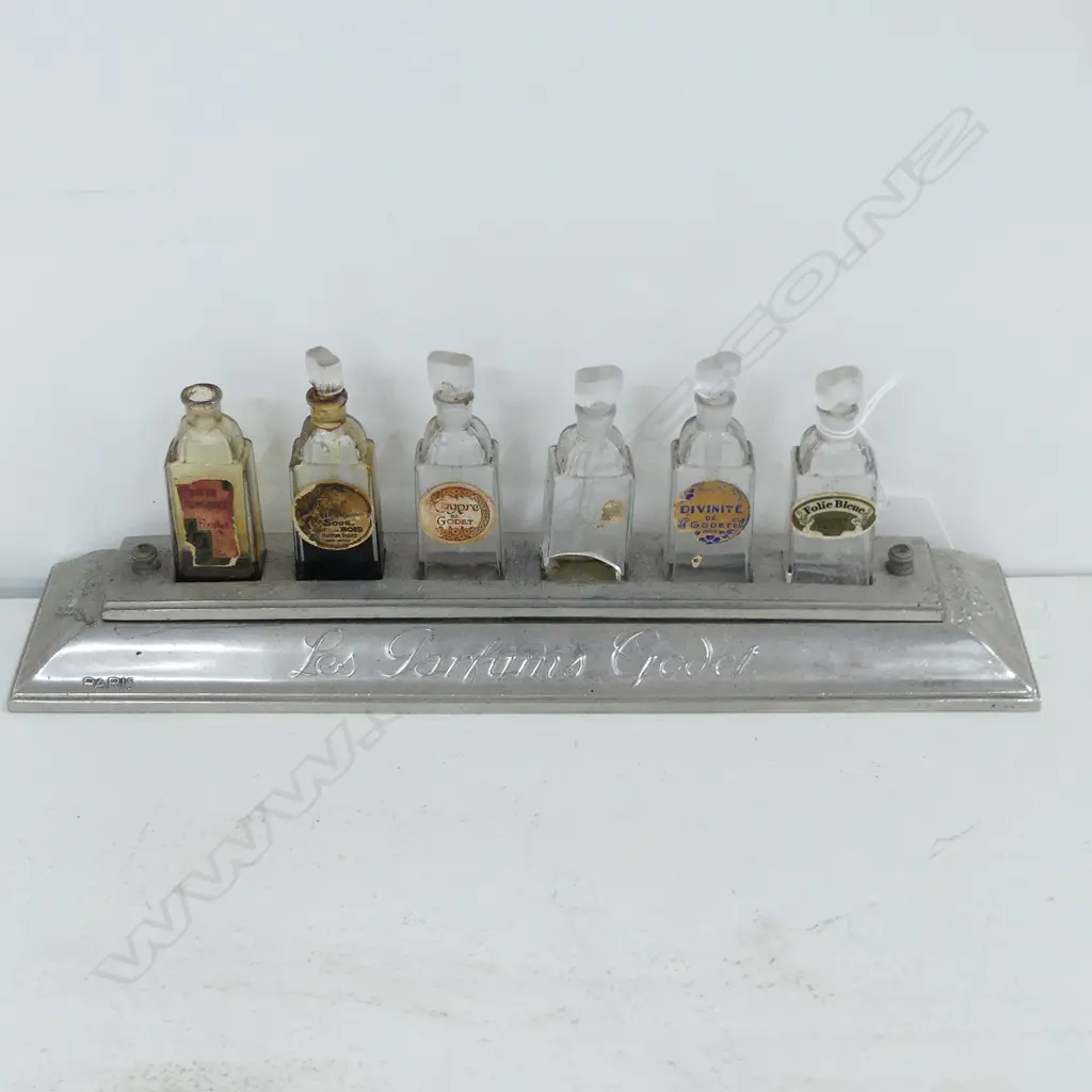 A VINTAGE FRENCH PERFUME STAND LES PARFUMS GODET A/F L.275 Image 1++