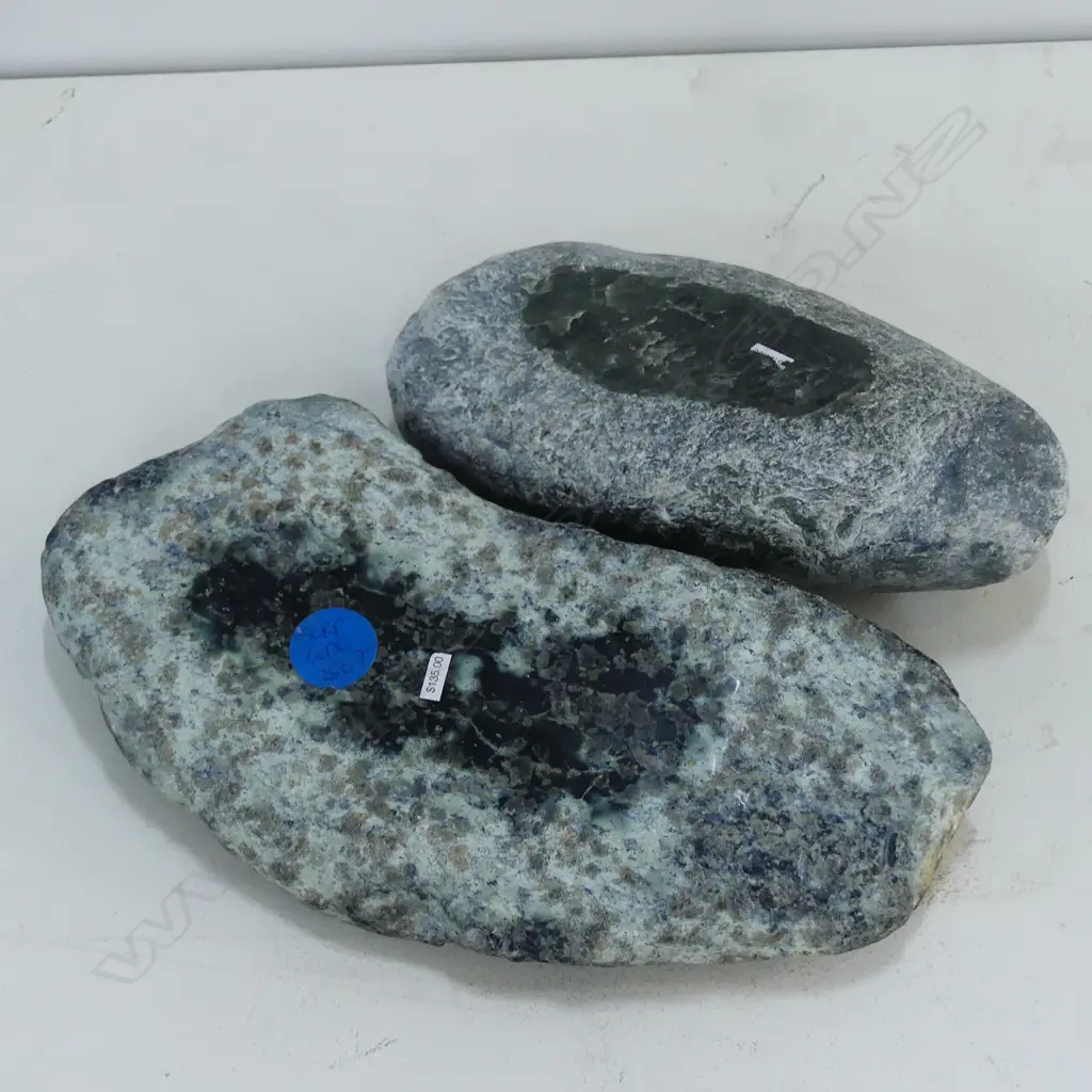 2 MED POUANAMU BOULDERS, 5.6KG, W. 200 & 280MM Image 1++