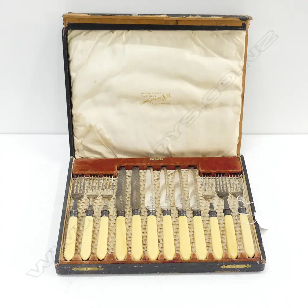 CASED S/PLATE FRUIT KNIVES & FORKS, SHEFFIELD 1905 Image 1++