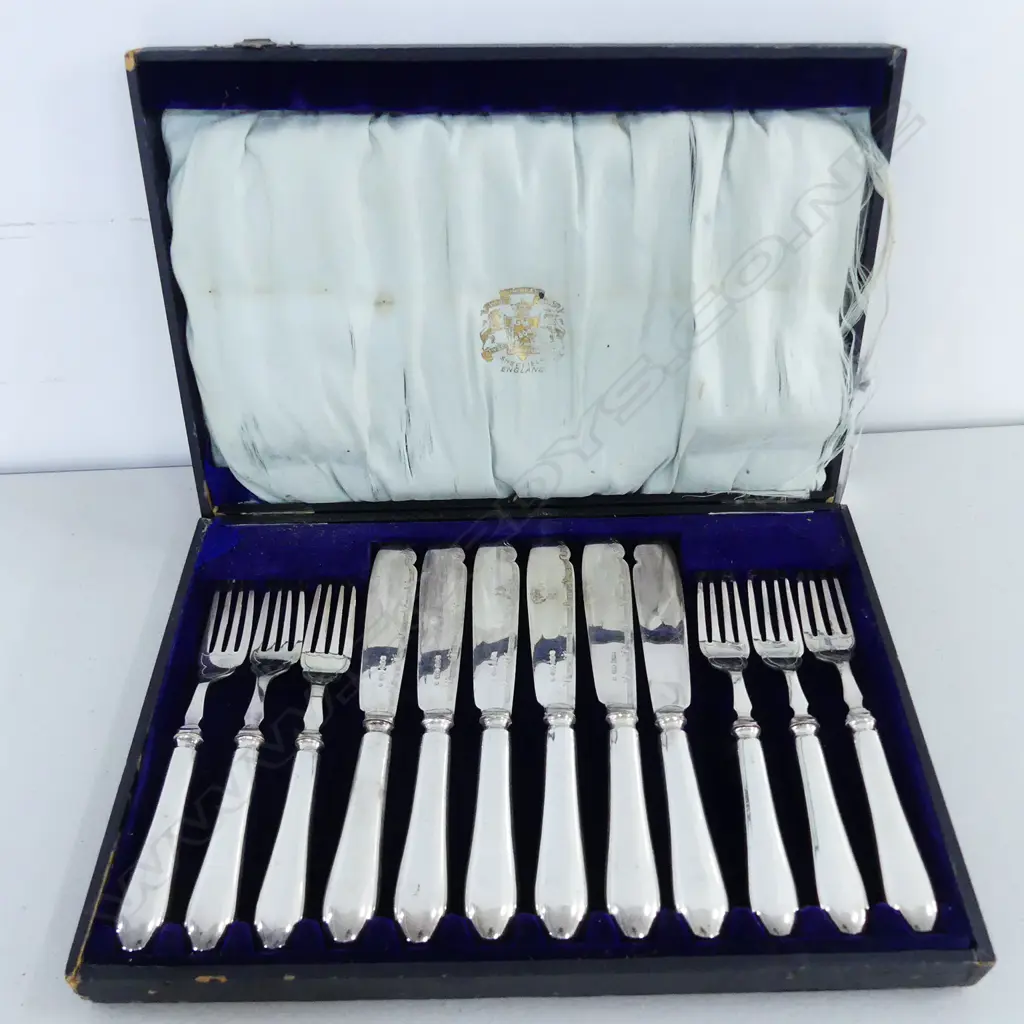 Silver plated blades marked WRH & Co Image 1++