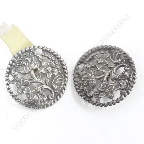 PR ARTS & CRAFTS SILVER FLORAL BUTTONS, DIA. 25MM