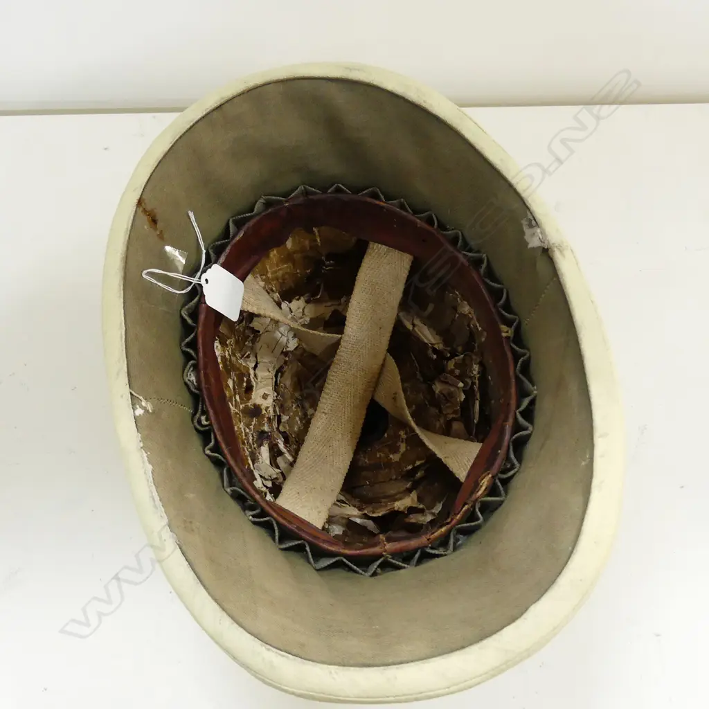 VINTAGE PITH HELMET, WORN Image 1++