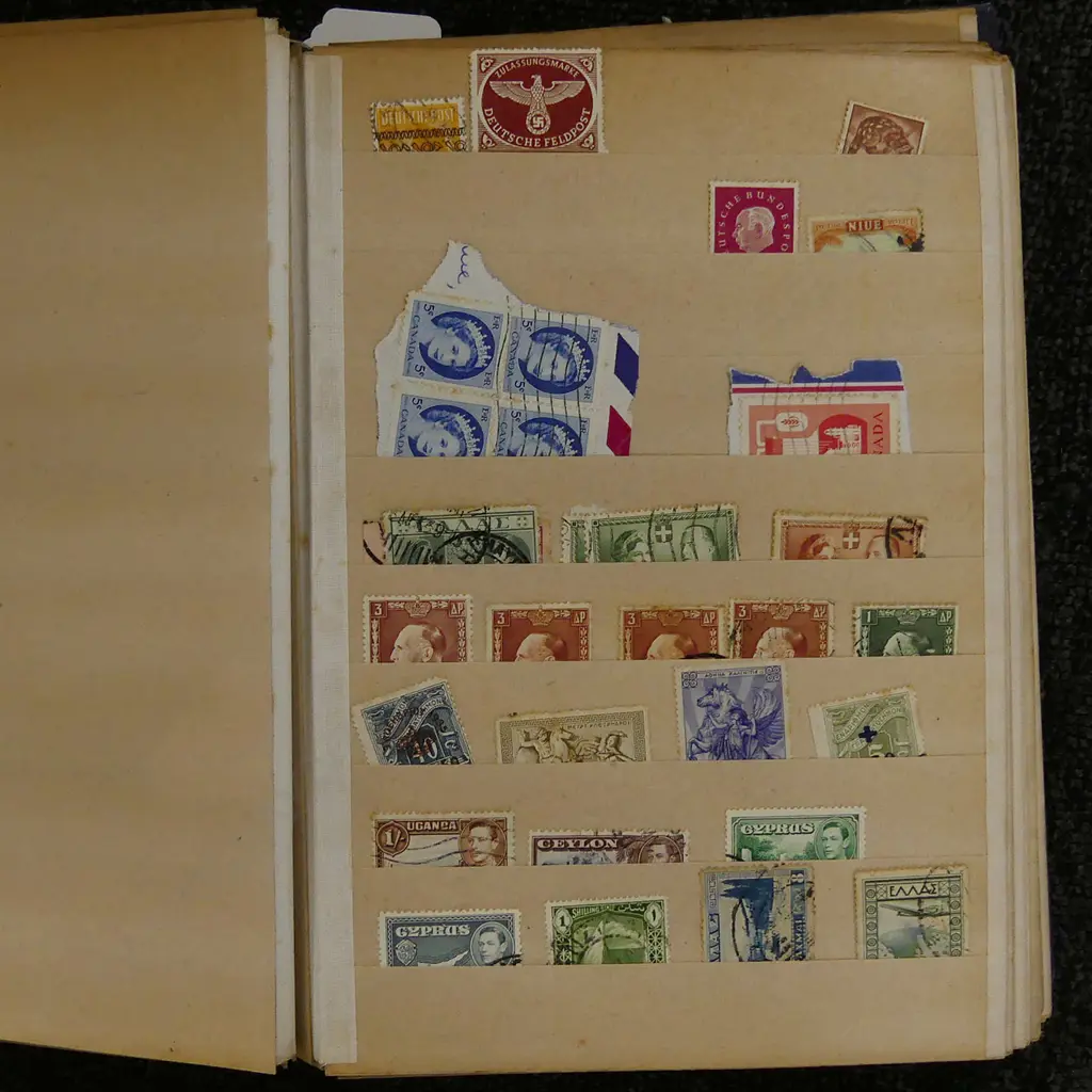 VINTAGE STAMP ALBUM LOOSE STAMPS Image 1++