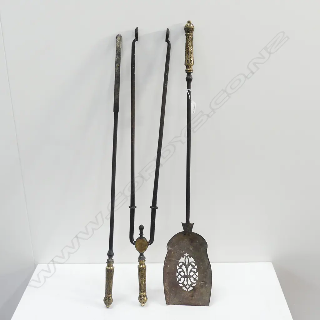 OLD 3 PCE FIRE TIDY SET BRASS & IRON Image 1++