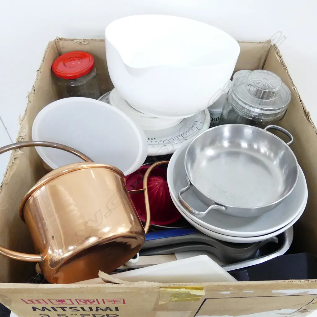 BOX OF MIXED KITCHEN ITEMS; PESTROL INSECT DISPENSER AND REFILLS Image 1++