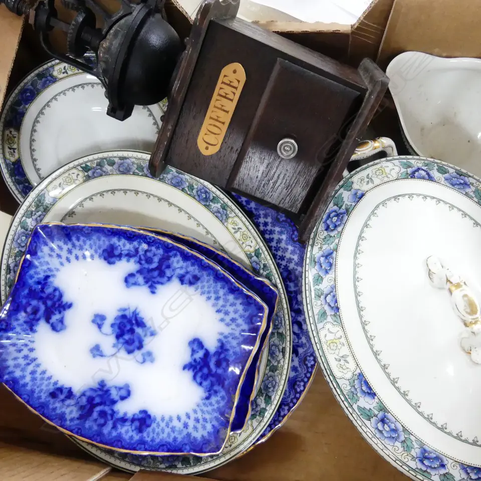 LOT ASST DOULTON/COFFEE MILL/PEWTER ETC Image 1++