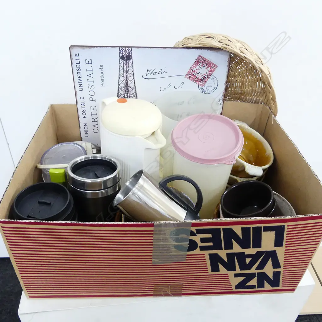 BOX OF KITCHEN MISCELLANEOUS ITEMS Image 1++