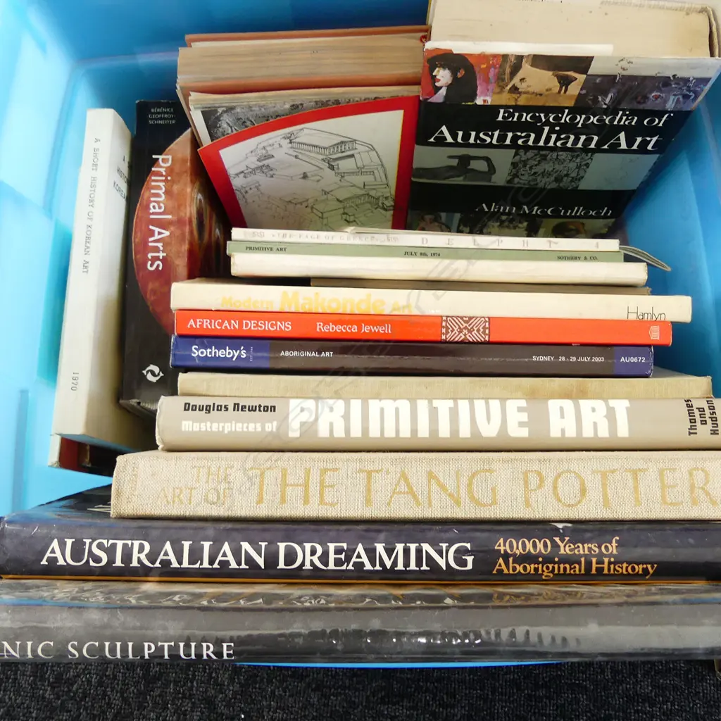 LG BOX ASST PRIMITIVE, AUSTRALIAN & OCEANIC ART Image 1++