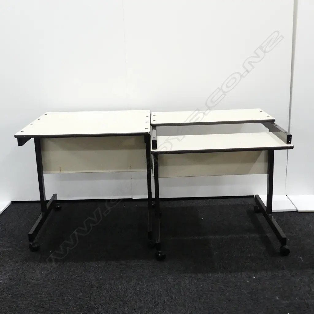 2 MODERN COMPUTER TABLES/DESKS Image 1++