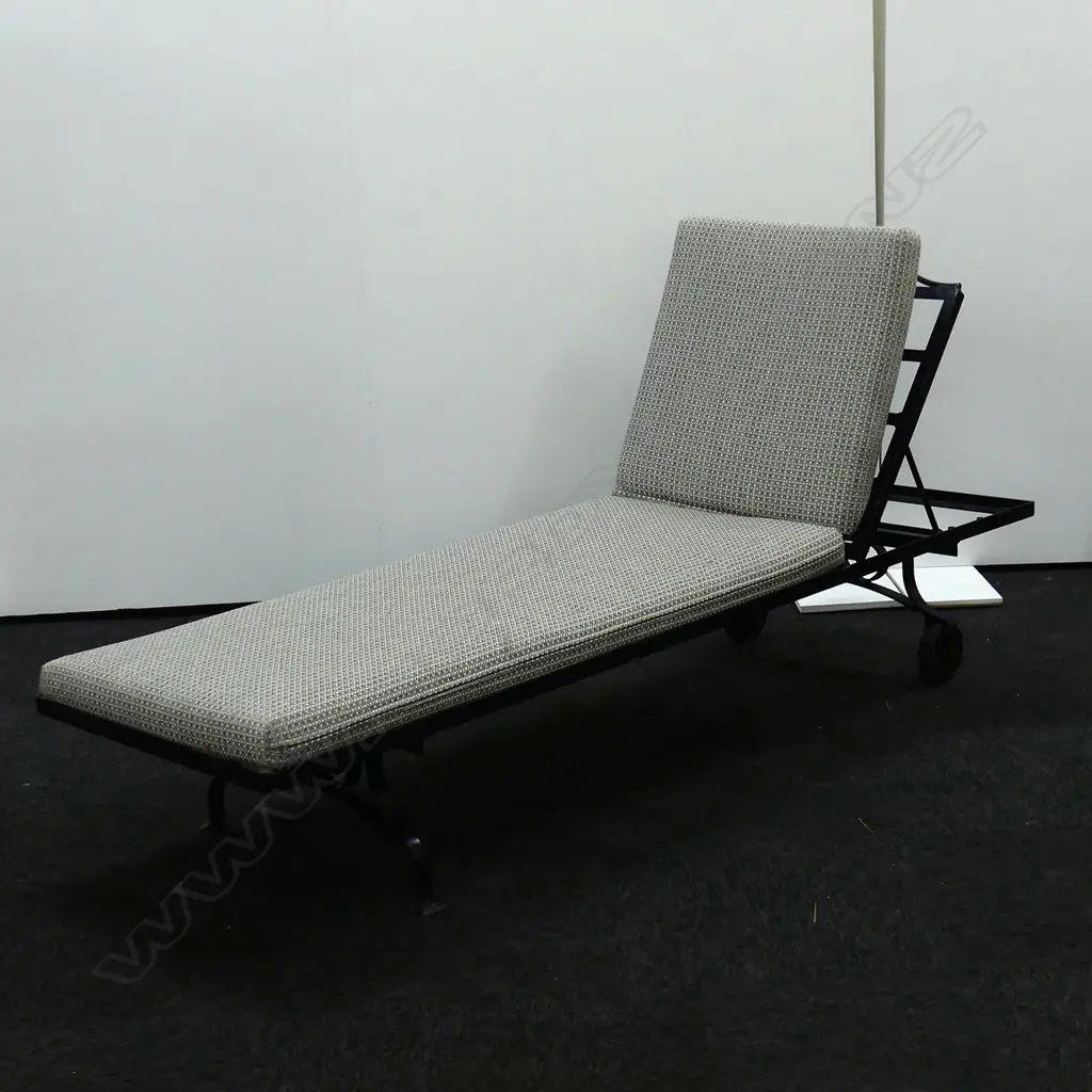 WROUGHT IRON OUTDOOR TABLE & 6 CHAIR SET + LOUNGER DIA. 1600 Image 1++