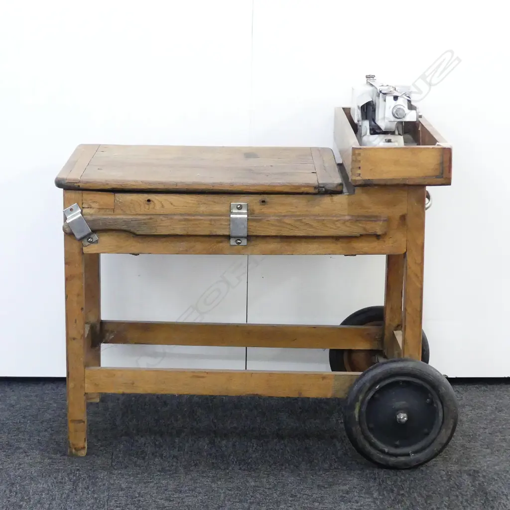 LG VINTAGE AVERY BEAN BALANCE SCALES (UP TO 120KG), REQUIRES ATTENTION Image 1++