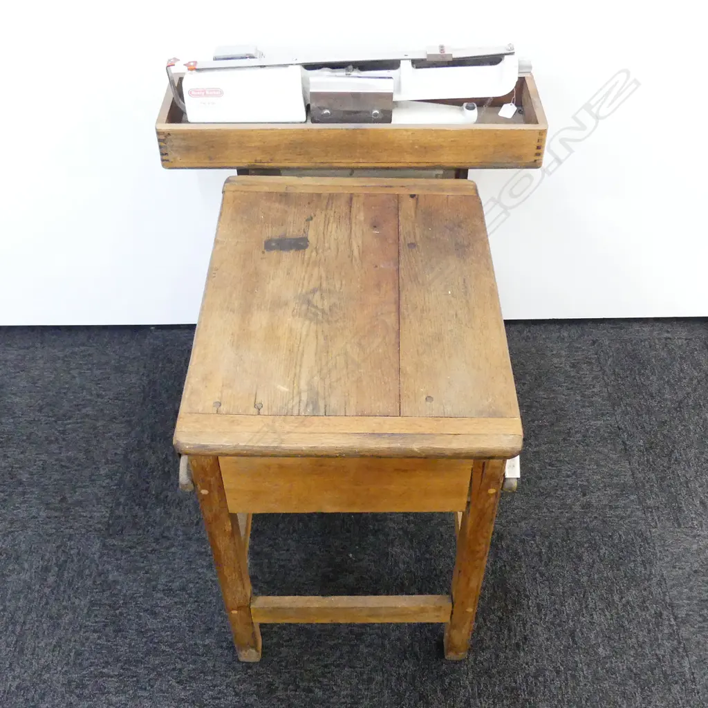 LG VINTAGE AVERY BEAN BALANCE SCALES (UP TO 120KG), REQUIRES ATTENTION Image 1++