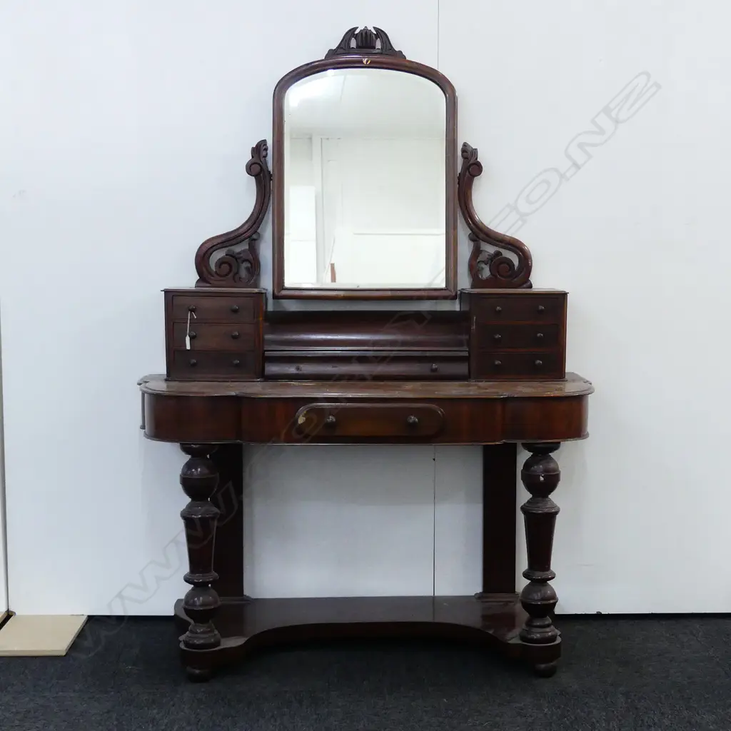 VICTORIAN MAHOGANY DRESSING TABLE, W. 1108MM Image 1++