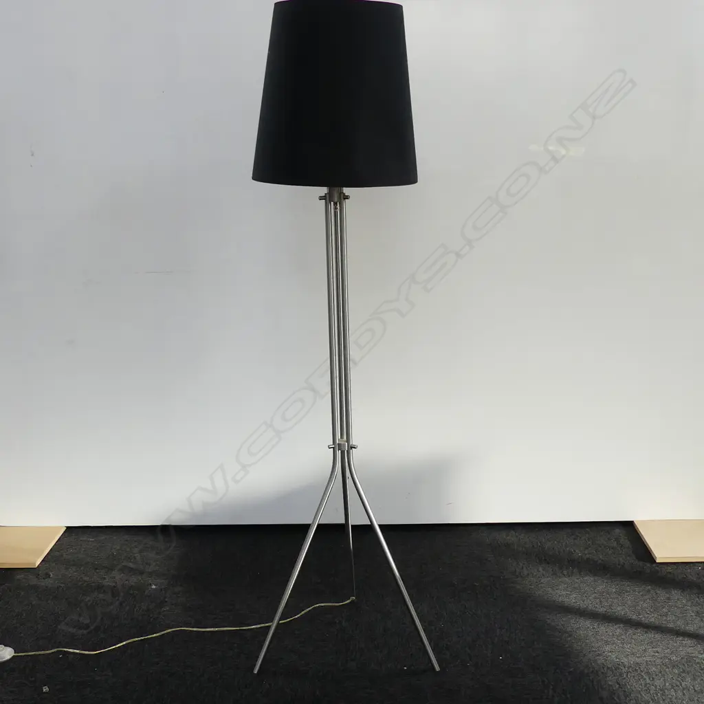 ITALIAN STYLE METAL STANDING LAMP, 1630MM Image 1++